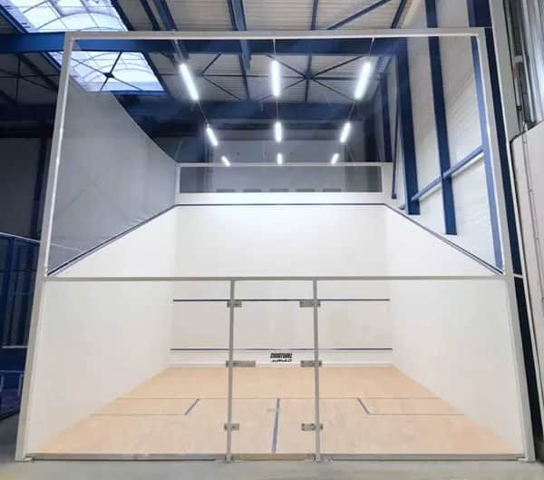 Paredes Traseras de Vidrio Premium para Canchas de Squash – Visibilidad Superior con COURTWALL®