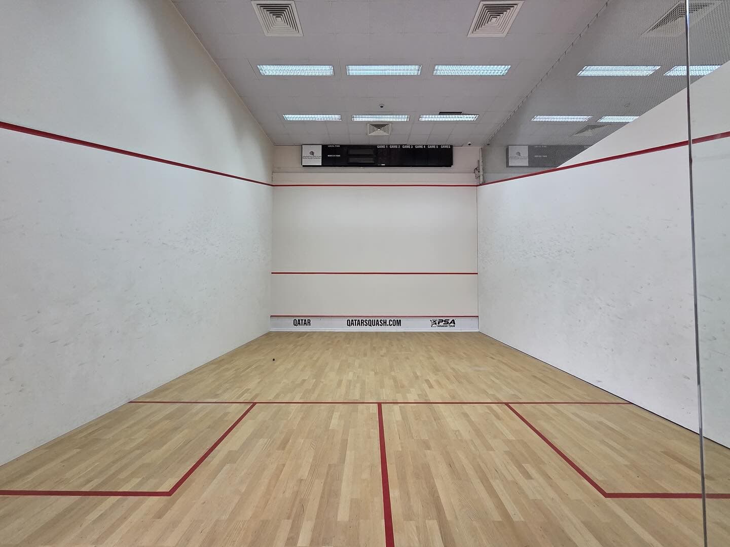 Sistema de Muros de Squash de Precisión – Fabricado en Europa por COURTWALL®